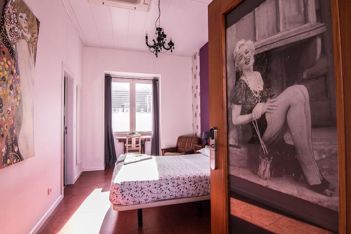 Room 8 of 68