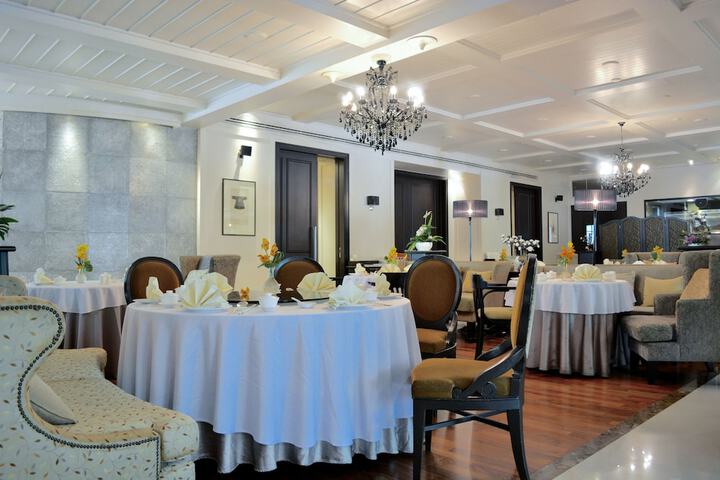 Dining 75 of 93
