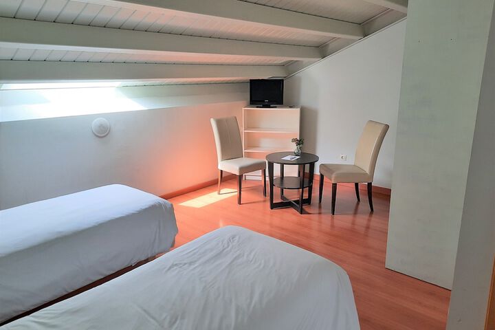 Room 10 of 38