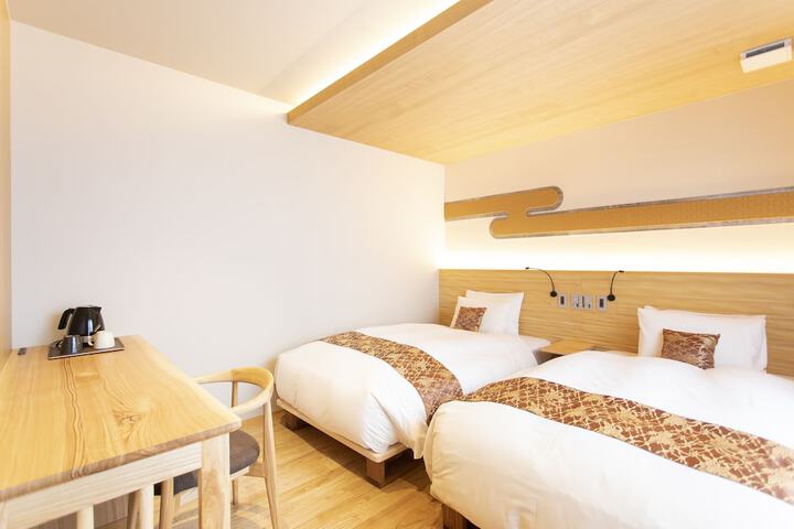 Room 14 of 28