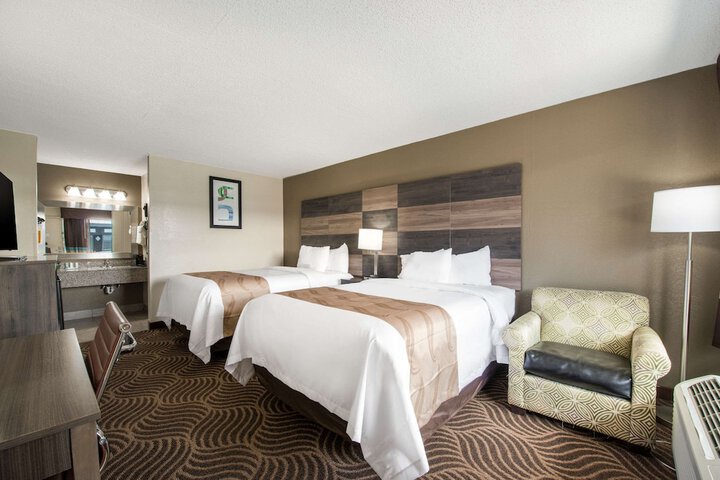 2 Double Beds (6 of 12)