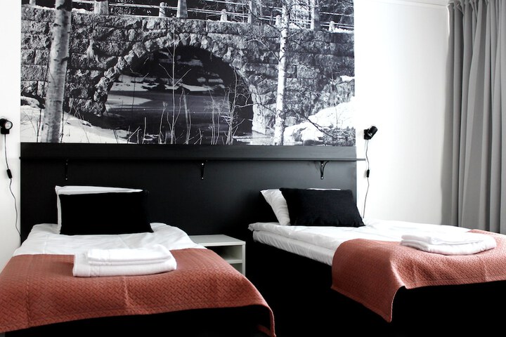 Room 3 of 32