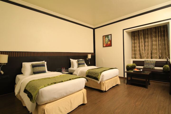 Room 7 of 32