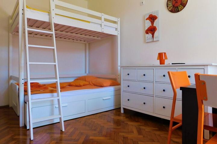 Room 4 of 47