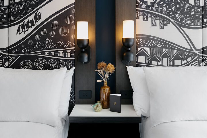 Room 10 of 127