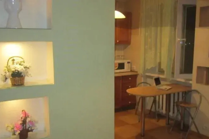 Room 5 of 16