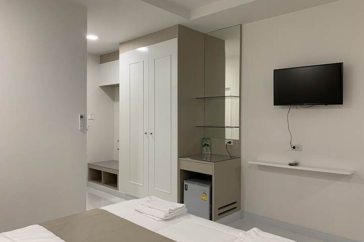 Room 27 of 40