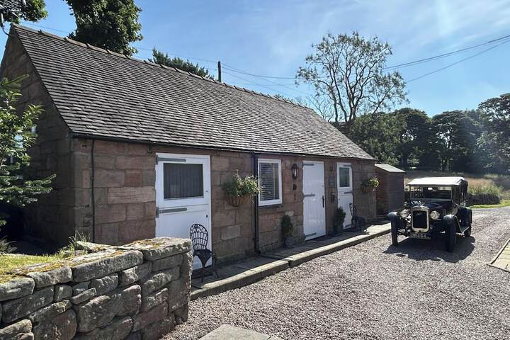 Barn-sleeps 2-pets Ok-parking-near Alton Towers in Stoke-on-Trent