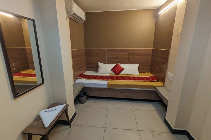Room 10 of 25