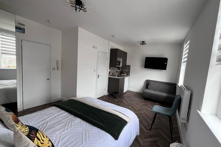 Room 2 of 74