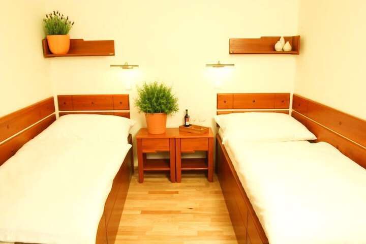 Room 16 of 53