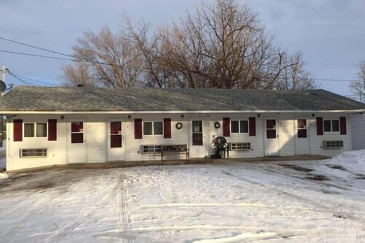 Town N' Country Motel in Canistota, SD