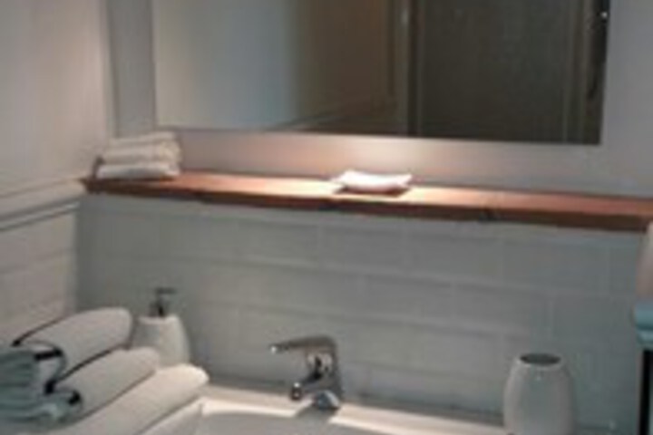 Room 5 of 12