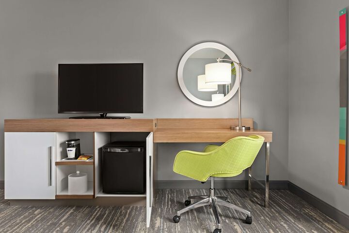Room 9 of 28