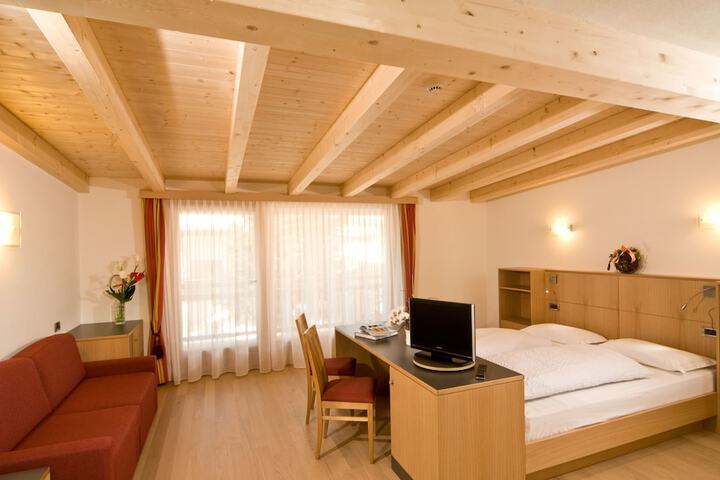 Room 3 of 46