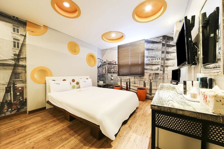 Room 4 of 49