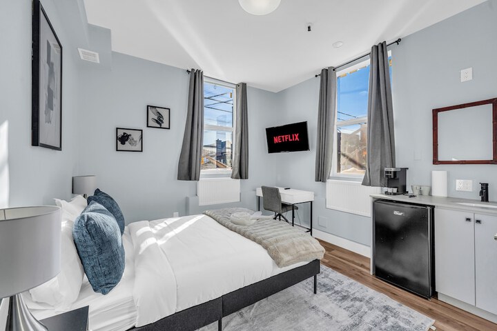 Room 2 of 9