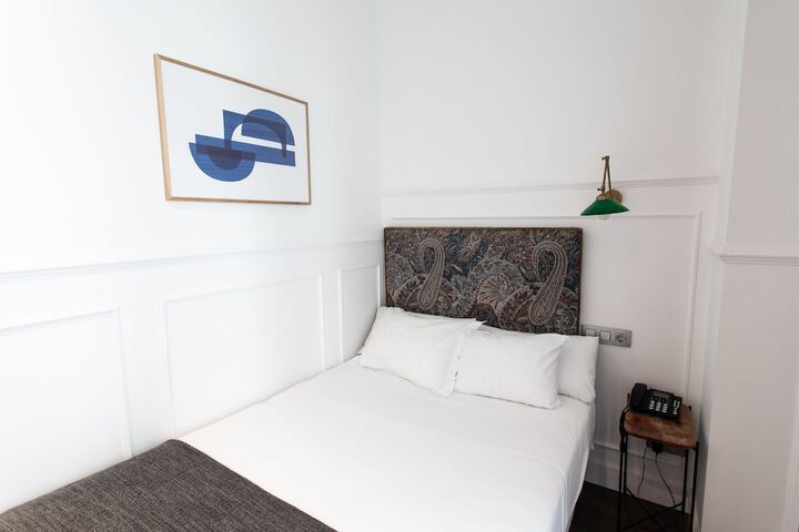 Room 3 of 40