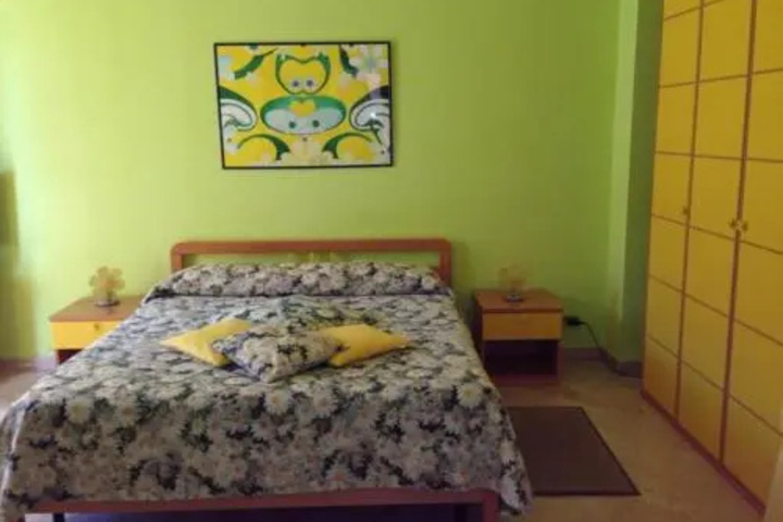 Room 5 of 12