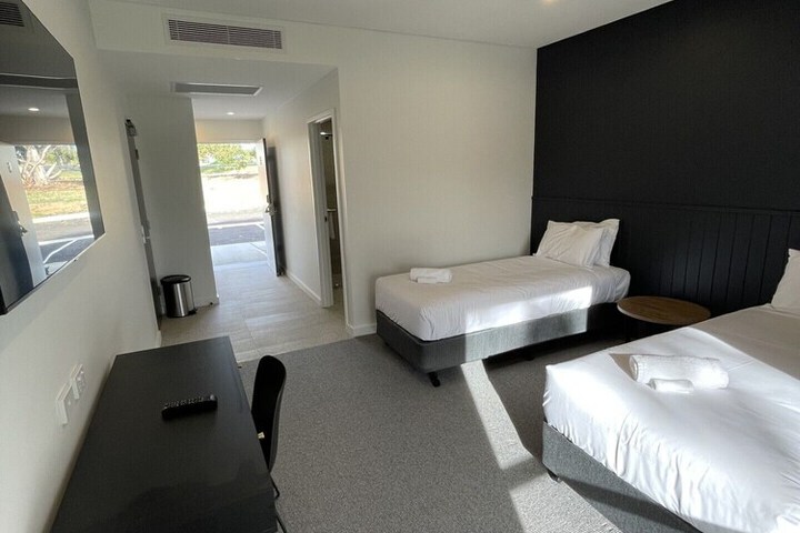 Room 2 of 36