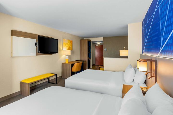 1 King Bed Suite Accessible (11 of 14)