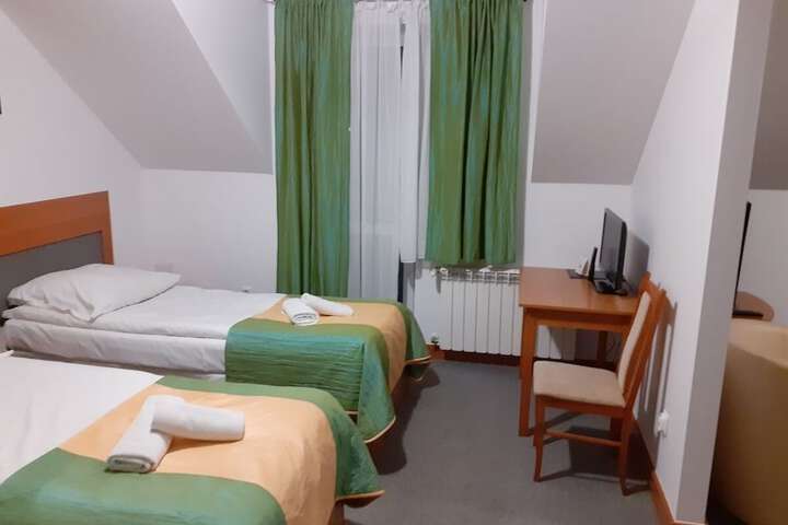 Room 4 of 40