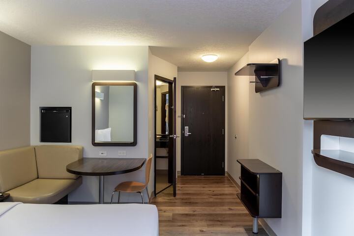 Room 6 of 49