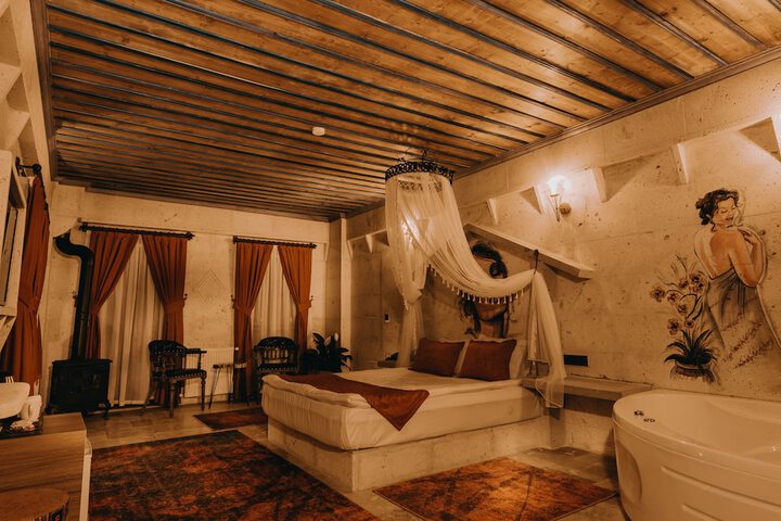 Room 8 of 99