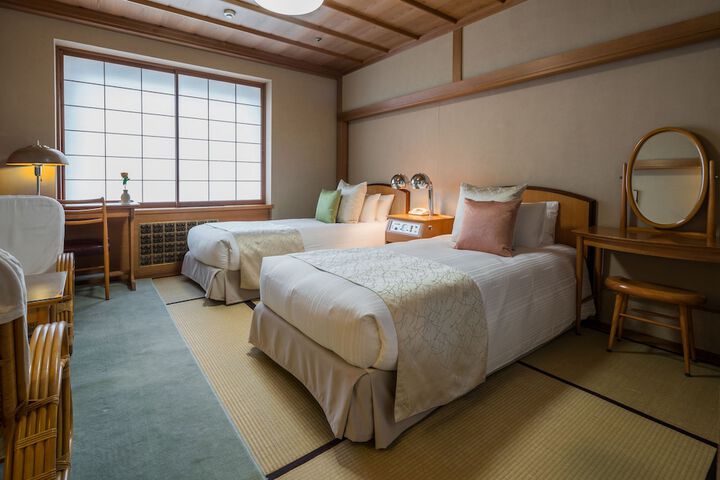 Room 6 of 40