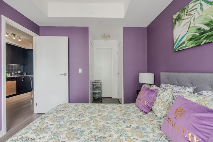 Room 17 of 242
