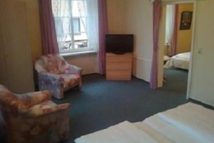 Room 8 of 17