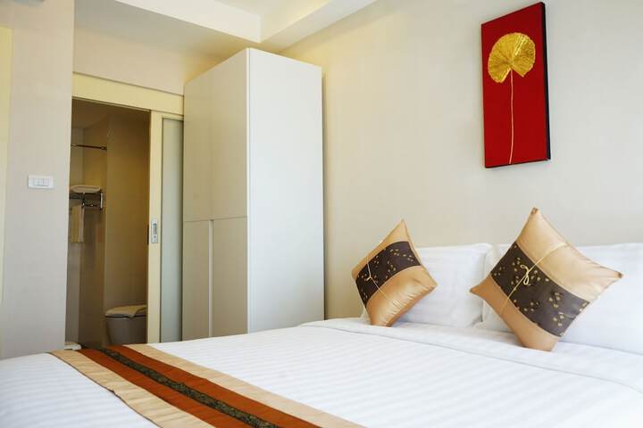 Room 9 of 27