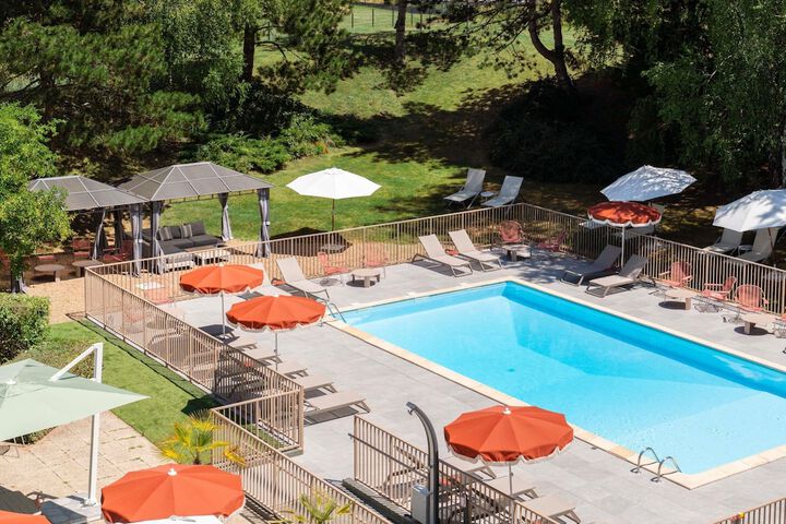Hotel with Pool
