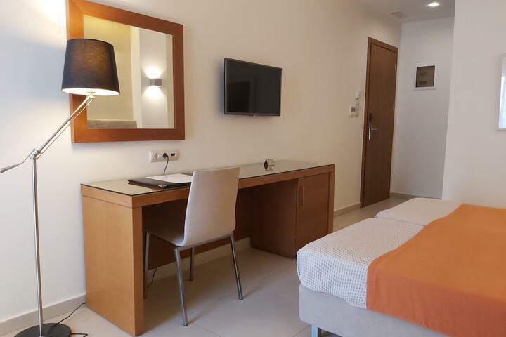 Room 9 of 47