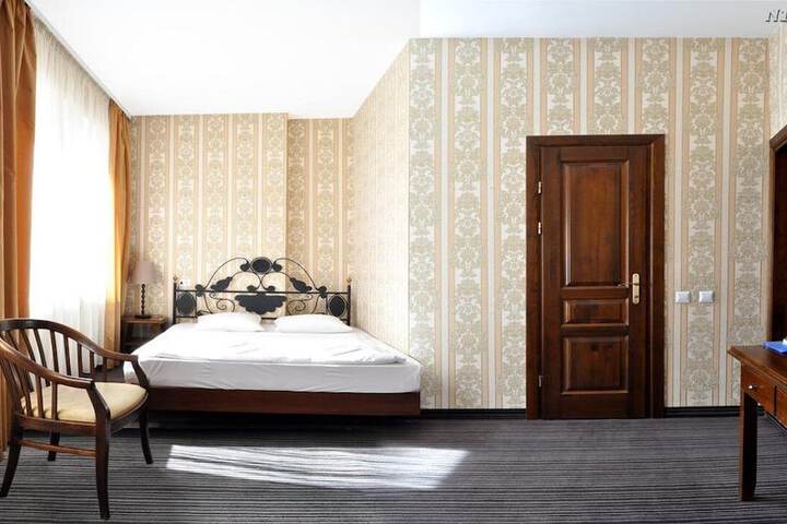 Room 15 of 62