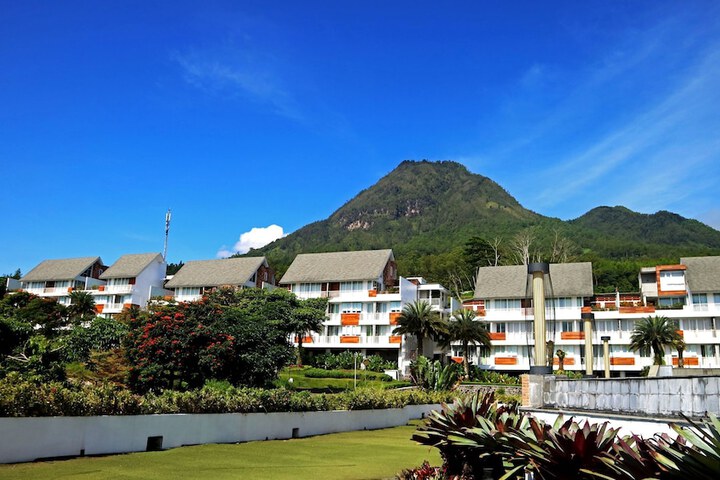 Amartahills Hotel & Resort