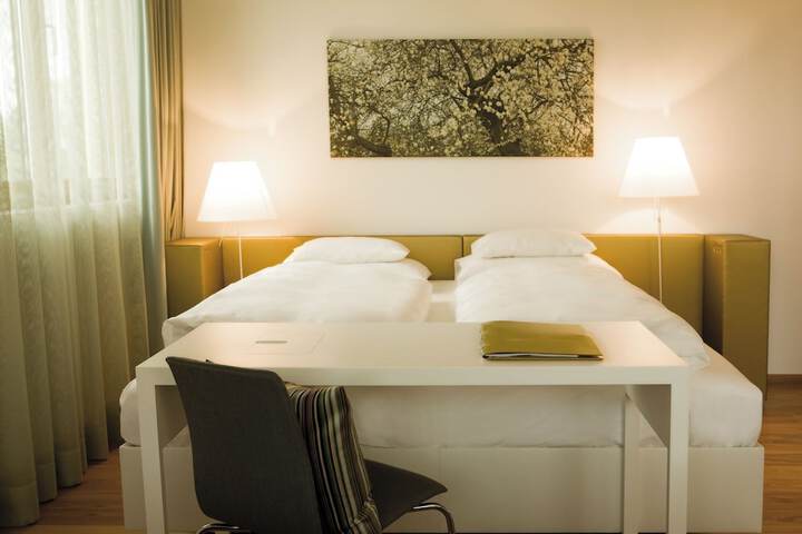 Room 4 of 40