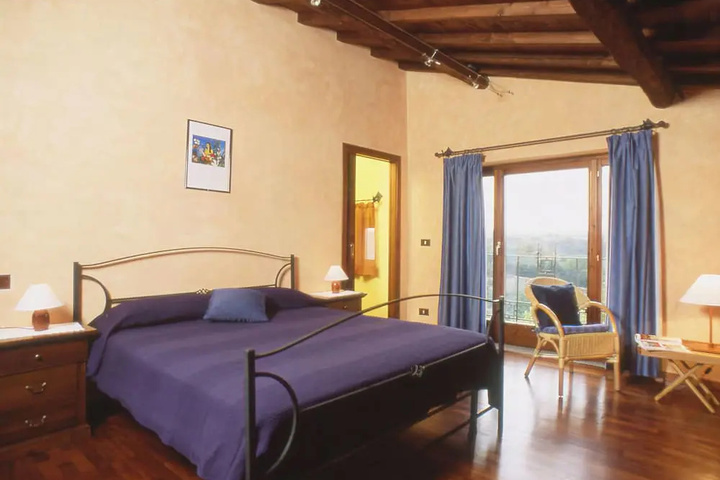 Room 2 of 17