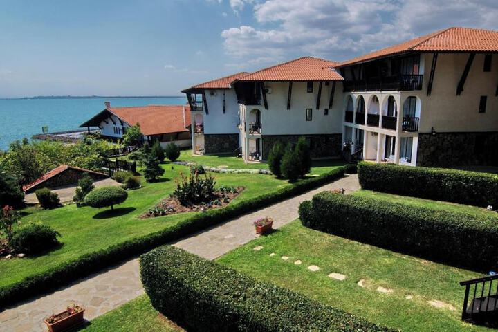 Hotel 98 of 102