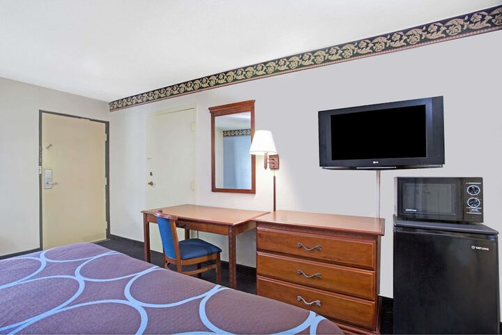 1 King Bed (8 of 8)