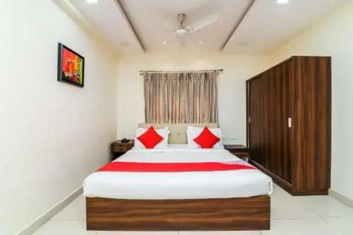 Room 5 of 9