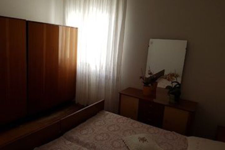 Room 8 of 13