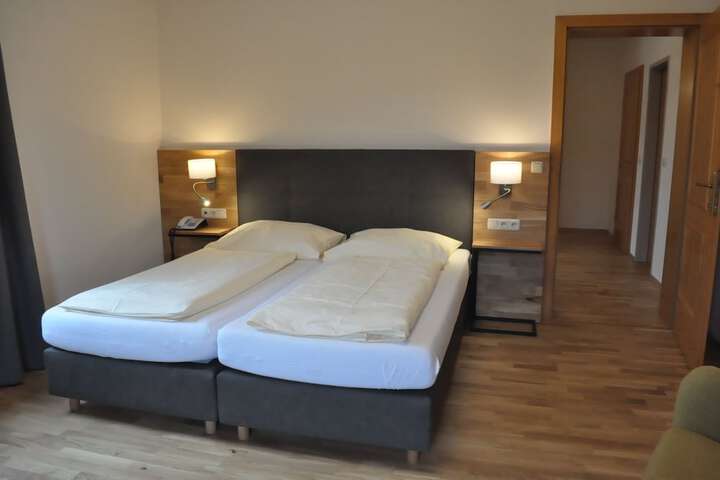 Room 6 of 38