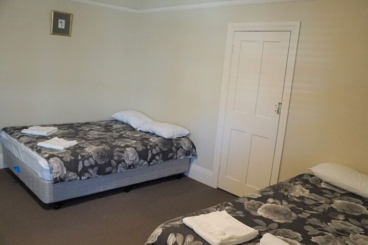 Room 4 of 28