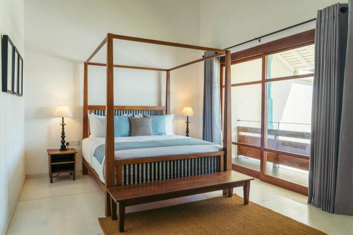 Room 4 of 18