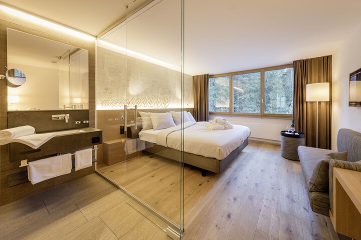 Room 4 of 36