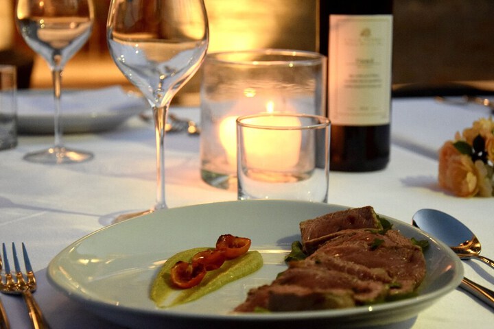 Dining 32 of 43