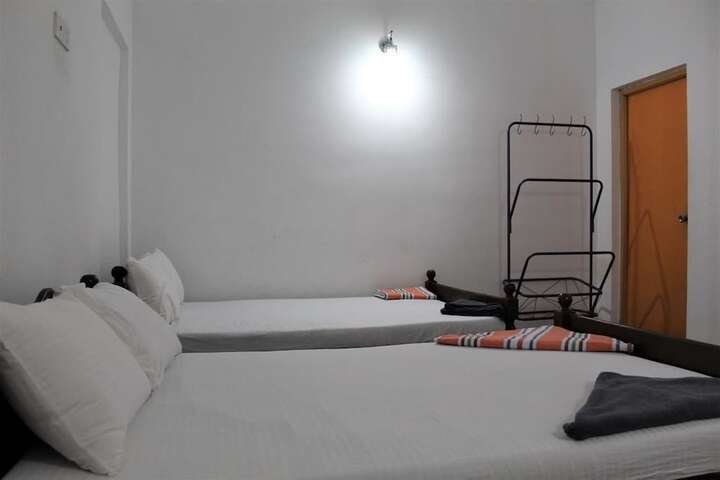 Room 12 of 32