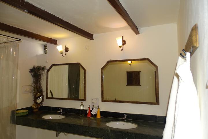 Room 2 of 6