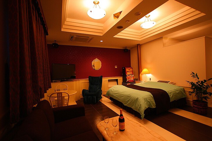 Room 10 of 13
